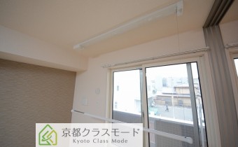 室内物干しは雨の日、夜間に洗濯される方は重宝しますよ♪