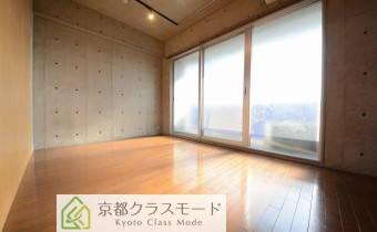 コンクリート打ち放しの個性的なお部屋♪