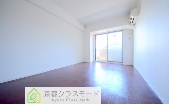 お部屋は広々11帖♪陽当たりも良く快適です！