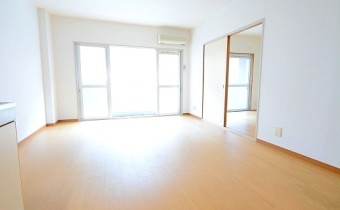 LDK 12帖　広々とした家族みんなの憩いの場です。