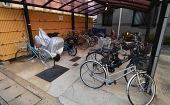屋根付駐輪場もあります