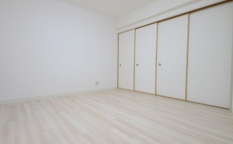 LDK9.1帖　使い勝手の良い間取りです！フローリングも美しいですね♪