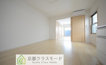 LDK10.2帖　広々リビングです♪エアコンも付いているので快適です！