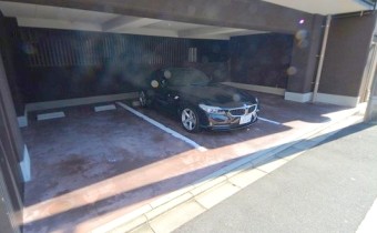 敷地内ガレージ