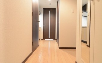 ※室内写真は同マンション内の別タイプのものです。