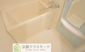 ※室内写真は同マンション内の別タイプのものです。