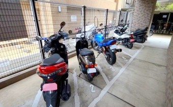 バイク駐輪場