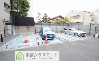 敷地内ガレージ
