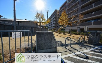 お隣は公園です♪