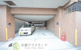 敷地内ガレージ