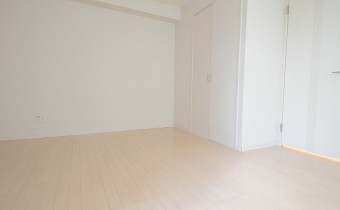 使いやすい間取りでクローゼットもあり便利！　※室内写真は同マンション内の別タイプのお部屋になります。