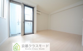 洋室8帖　別アングル　※室内写真は同マンション内の別タイプのお部屋になります。