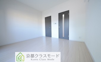 白系の明るく、シックな室内空間♪