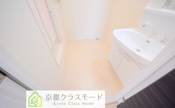 脱衣洗面室　※室内写真は同建物内の別タイプのお部屋になります