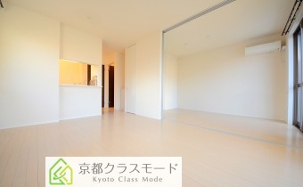 広々としたリビングルームです♪　※室内写真は同建物内の別タイプのお部屋になります