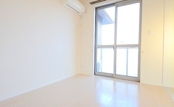 ※室内写真は同建物内の別タイプのお部屋になります