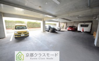 敷地内ガレージも完備！