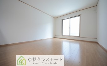 LDK14.2帖　南向きの明るいお部屋です♪