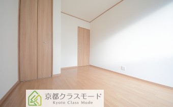 洋室5.7帖　2階西側 使い勝手の良いクローゼット付き