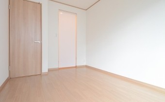 洋室6.4帖　2階東側　使い勝手の良い間取りです