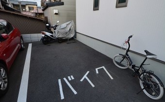 大型バイクも駐輪可（2160円/月）