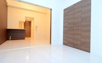 建具の木目も自然と目を惹きます。