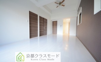 白ベースのお洒落なリビング♪シーリングファンも付いてます！