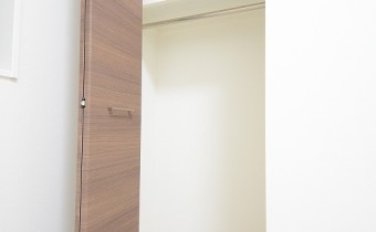 洋室5帖：クローゼット