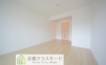 広々9帖のゆったりとした室内空間♪明るく綺麗なお部屋です！