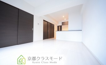 白ベースの綺麗な室内