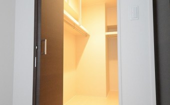 洋室8.1帖　ウォークインクローゼット