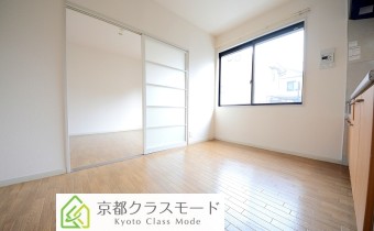 DK6帖　窓が多くて風通しの良いお部屋です。