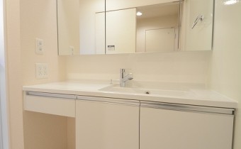 シャンプードレッサー♪イスが置けるのでお化粧も捗りますよ！