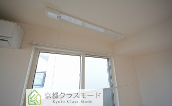 室内物干し付きなので、雨の日だって洗濯物が干せますよ！