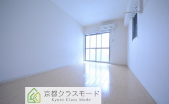 洋室8帖：「南向き」で明るいです♪