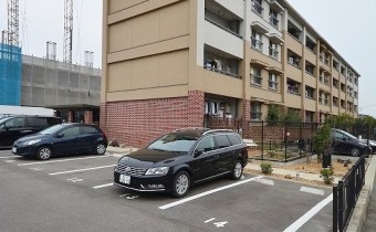 敷地内ガレージもございます。