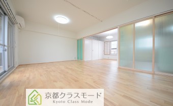 フローリングは無垢材を使用しています♪