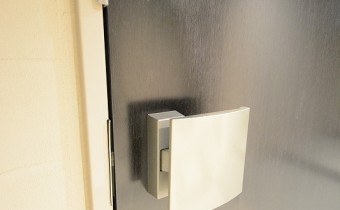 ダブルロックドア