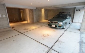 敷地内ガレージ
