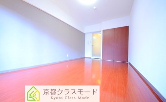 広々10帖の室内空間♪アクセントクロスもお洒落さを演出！