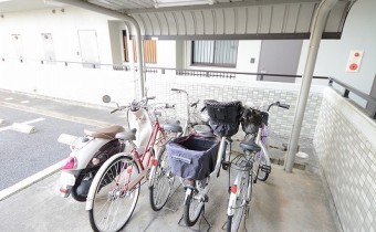 屋根付駐輪場もあります