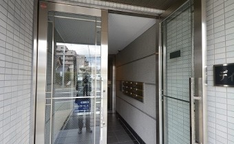 エントランス前