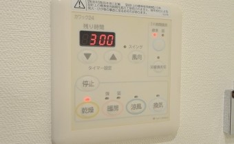 浴室乾燥機コントローラー　※室内写真は403号室の写真です。