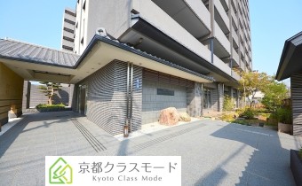 エントランス前　別アングル