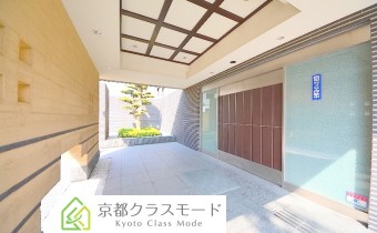 エントランス前　別アングル