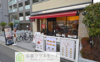 1階にはおしゃれなお店が入っています！