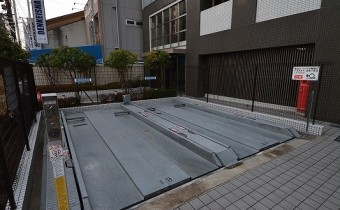 敷地内ガレージ