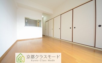 陽当たりの良い広々11帖のリビングです♪