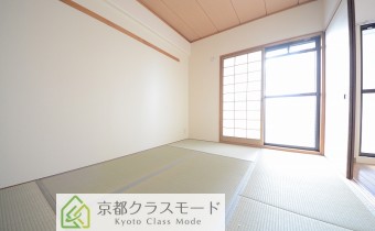 和室6帖　陽当たりの良いくつろぎの空間です♪