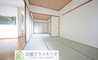 仕切りを開放すれば広々使える間取りに！